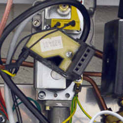 baxi combi 105e h01097 spg har gv turned around for voltage test.gif
